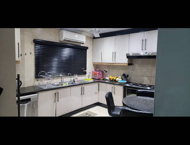 6 BEDROOM HOUSE FOR SALE IN ZINNIAVILLE
